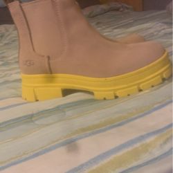 Ugh Boots Only Wore Twice