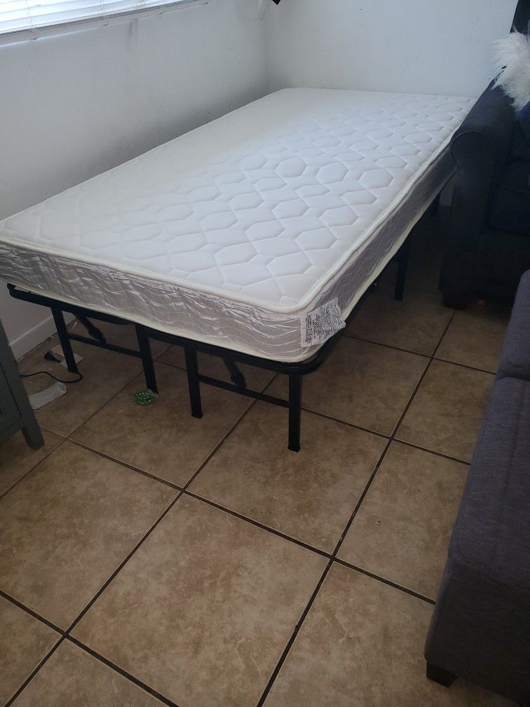 USED BED . 2 BOTTOM PEACE...THEY FOLD UP....