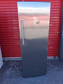 Take this beautiful freezer; it's both a freezer and a refrigerator, so you have that option. This refrigerator is new, it only has minor imperfection