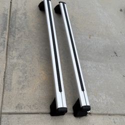 Thule roof rack Volvo branded with locks and key