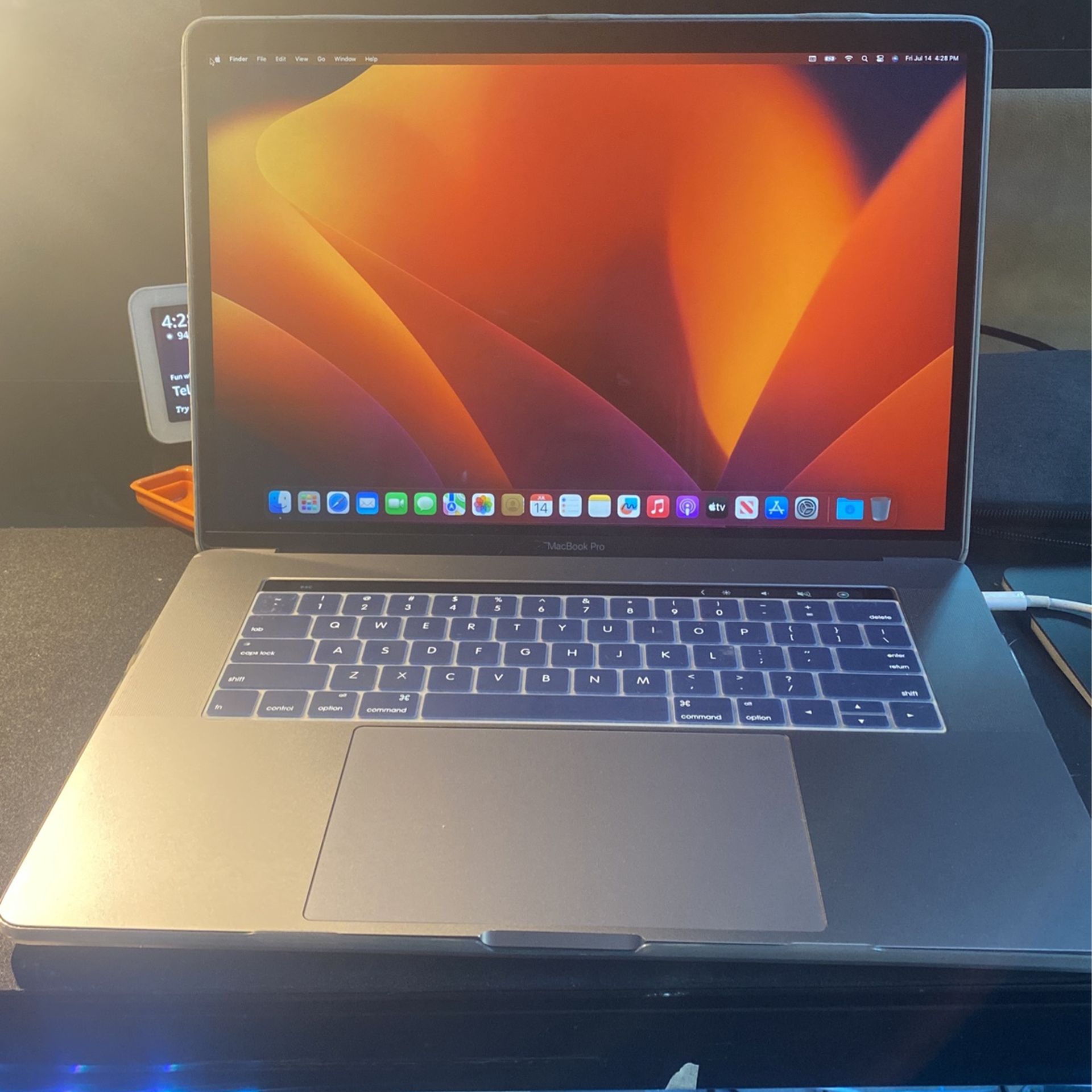 15inch Apple MacBook Pro With Extras 