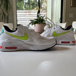 Women’s Nike Size 7.5 Air Max 