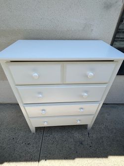 GOOD WHITE BUDGET DRESSER, EASY ROLLER DRAWERS CAN DELIVER LOCAL IF NEEDED