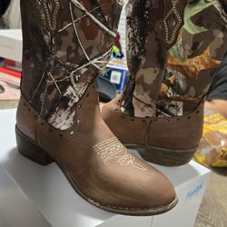 Boys Size 2 Rollda Cowboy boots $25