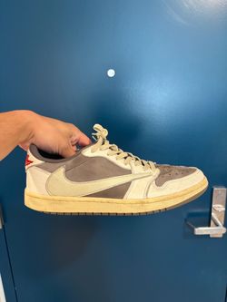 Jordan 1 low Travis Scott