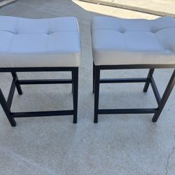 BRAND NEW Set Of 2 24” Bar Stools 
