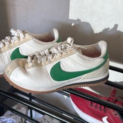 Size 8 Green Nike Cortez