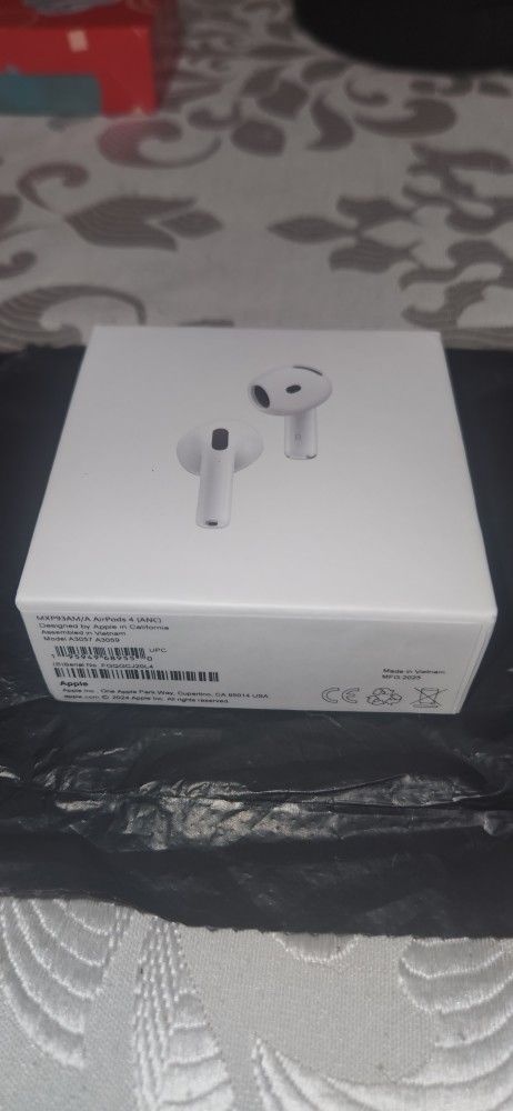 APPLE AIRPODS 4 (WITH NOISE CANCELATION)