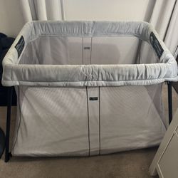 BABYBJÖRN Travel Crib Light – Silver (with Carry Bag)