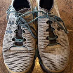 SUPER COMFY UNDER ARMOR SHOES 
