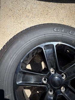 Jeep Sahara tires and rims