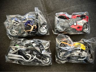4 Alloy 1:12 scale Display Motorcycles with light and sound
