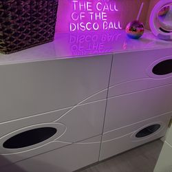 White Room Set 2 Twins Or 1 King Size