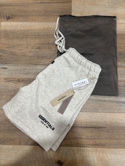 Essentials light oat med shorts
