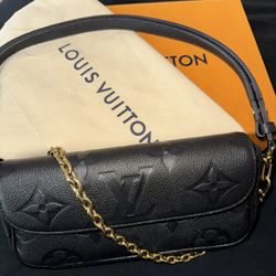 Louis Vuitton - Wallet on Chain 