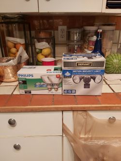 Motion Security Flood Light Indoor/outdoor W 2  72 Watt Bulbs