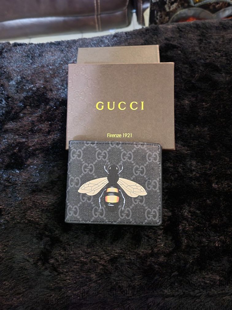 Gucci Supreme Bee Wallet