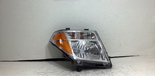 2009-2021 Nissan Frontier right headlight (1C)