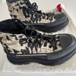 Alexander McQueen Tread Slick Boot 'Beige Black Graffiti'