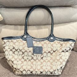 Authentic COACH handbag PERFECT CONDITION $40