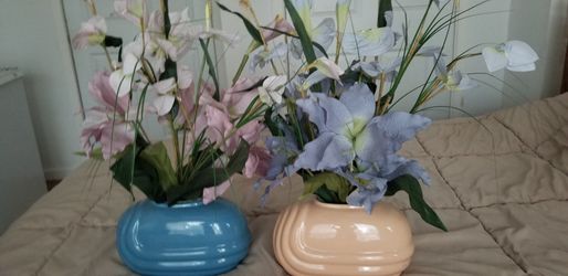 2 beautiful silk flower's arrangement with ceramic vases