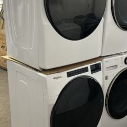 Whirlpool Washer And Gas Dryer 