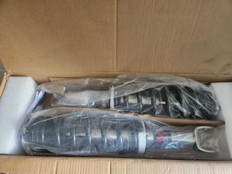Rough Country M1 0-2.5 Leveling Strut Kit for 2019-2025 Ram 1500