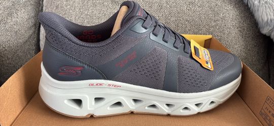 New Men’s 9 Skechers Slip-Ins Glide-Step Sneaker