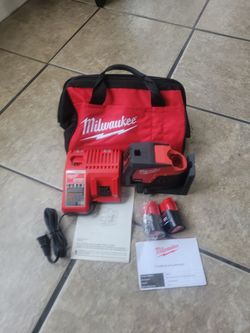 BRAND NEW MILWAUKEE 3622-21  M12 CROSS LINE AND PLUMB POINTS LASER KIT