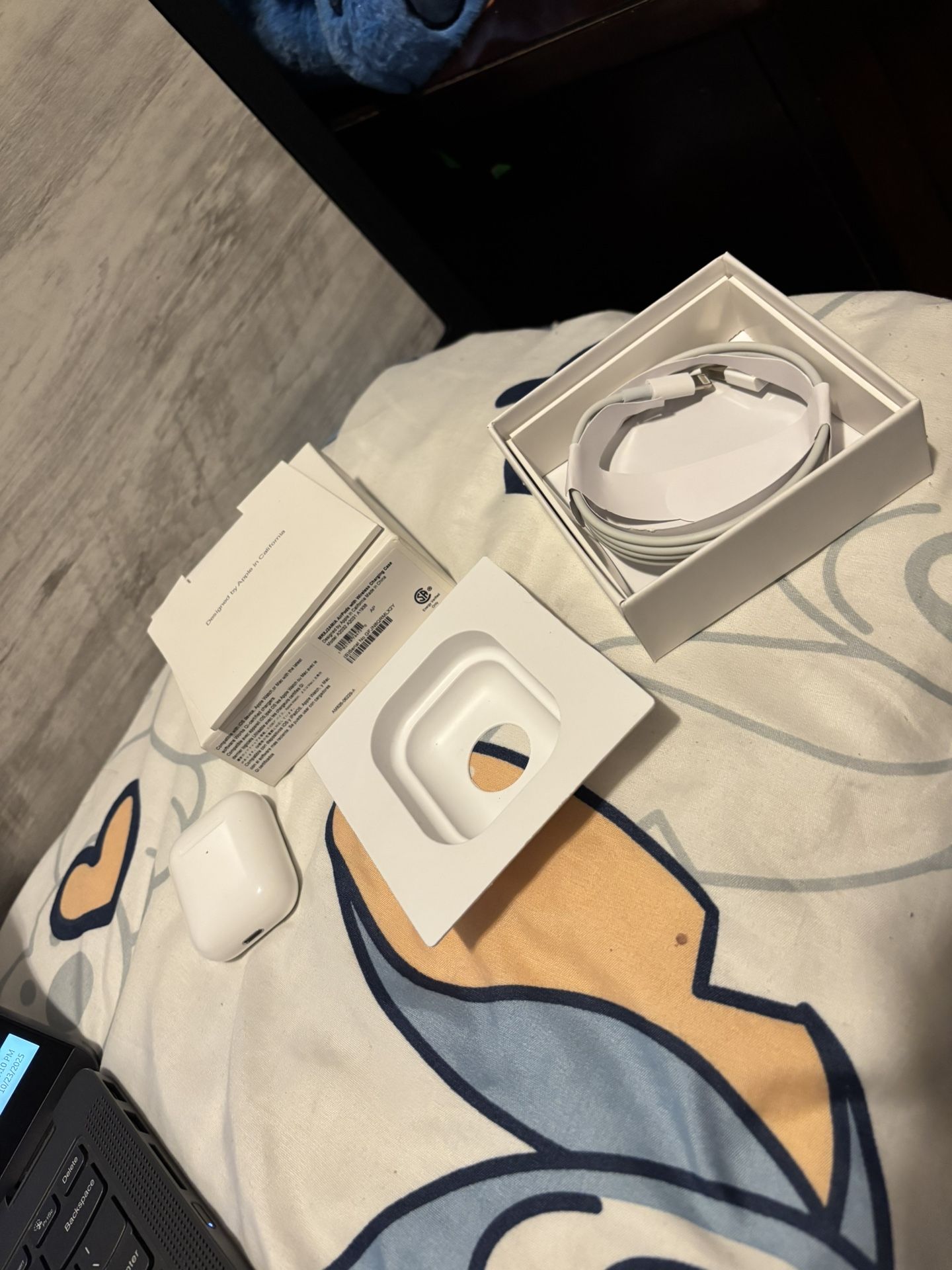 Apple AirPods with Wireless Charging Case