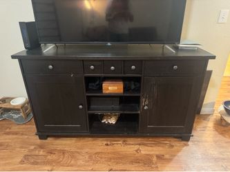 Tv entertainment center