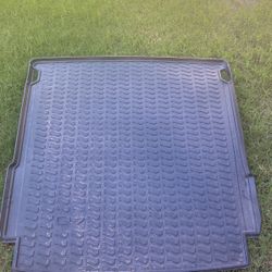 Audi Q7 Trunk Mat + Generic Trunk Mat