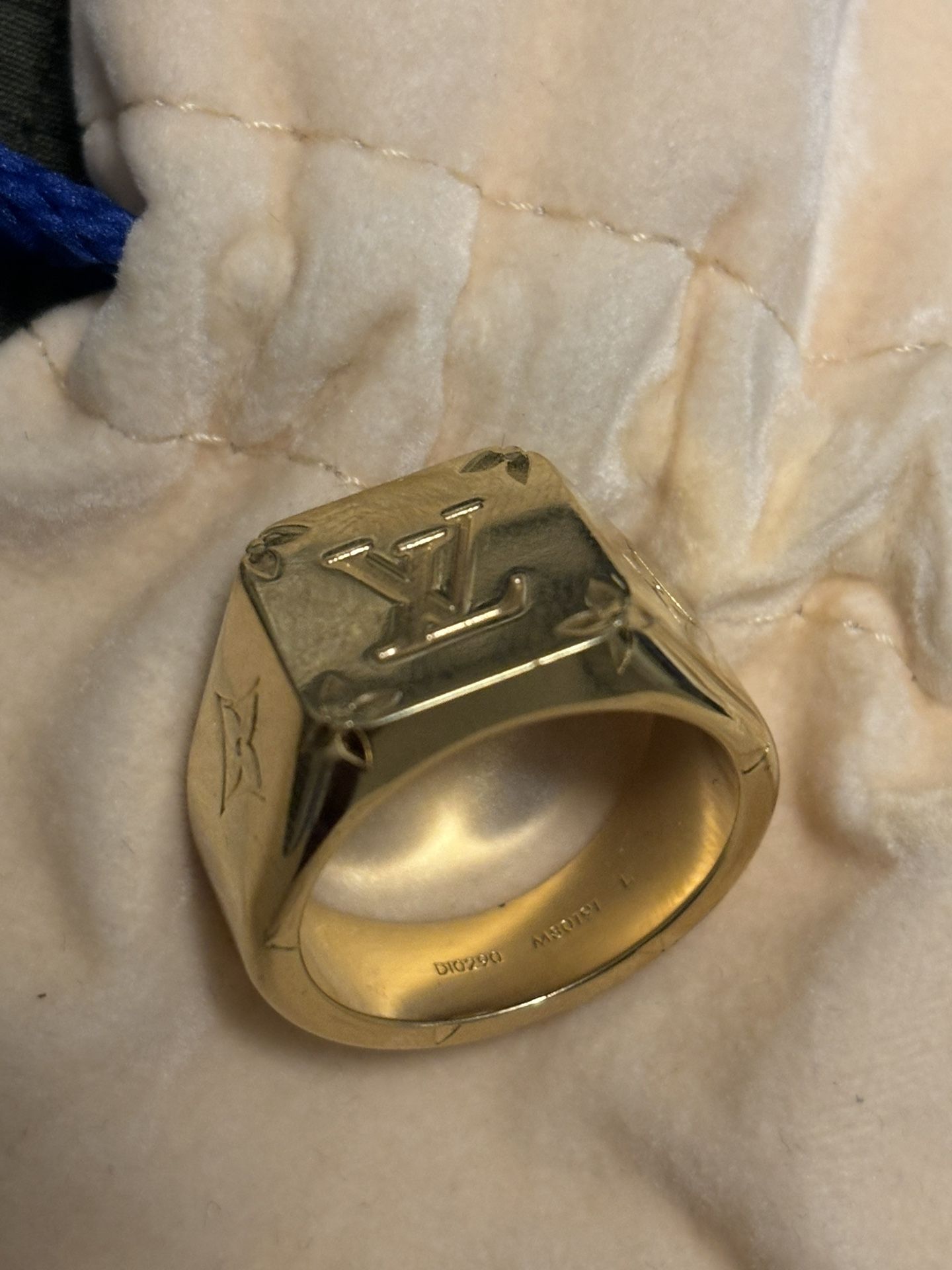 Gold Designer Ring – Great Condition