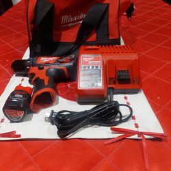 Milwakee  m2 drill   combo  charger. Bag  105.00