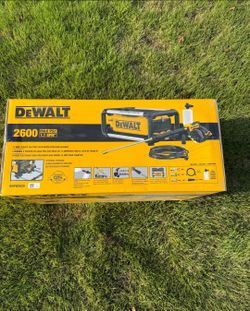 NEW DEWALT PORTABLE PRESSURE WASHER ON WHEELS 2600PSI