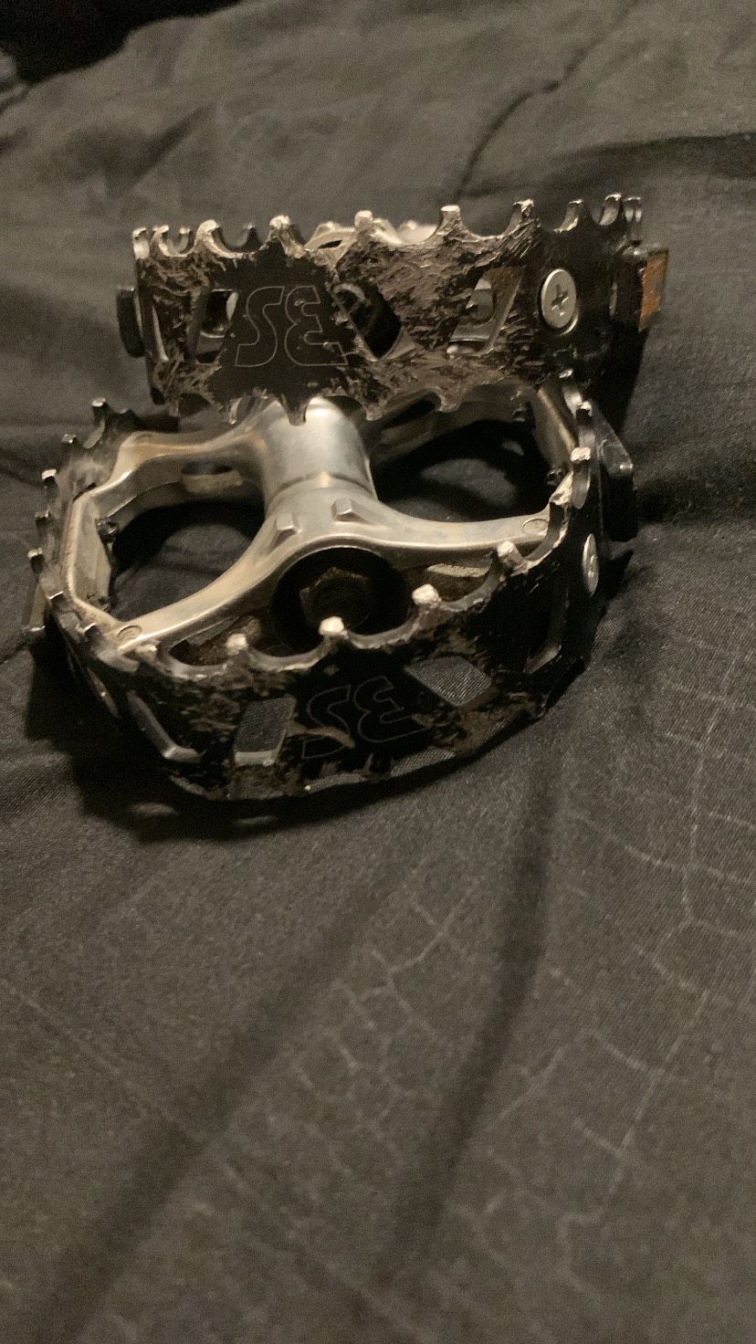 Se bear trap pedals (READ DESCRIPTION)