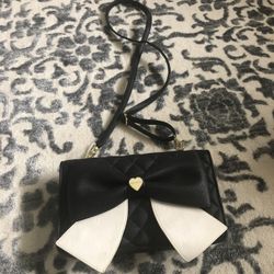 Betsy Johnson Black And White Now Purse. Great Condition No Damage. 