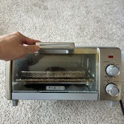 Black+Decker Crisp ’N Bake Air Fry 4-Slice Toaster Oven 