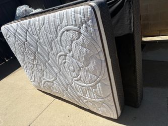Full size mattress
