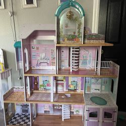 Doll House 
