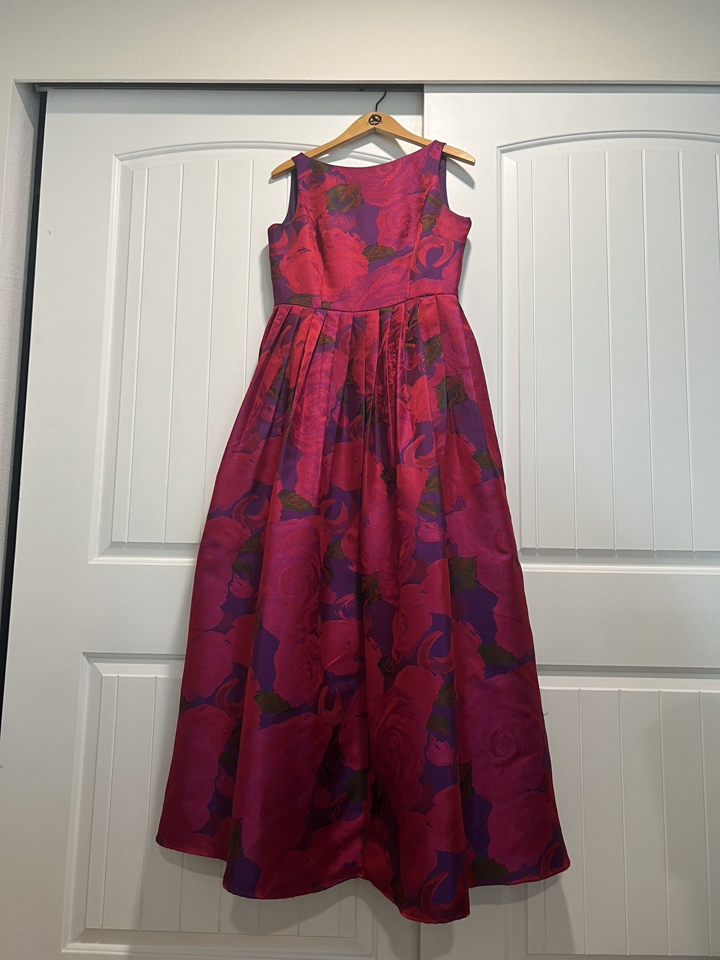 Gorgeous Adrianna Papell Gown