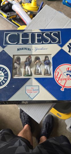Yankees-Mariners chess set