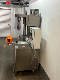 The Zalkin TM3 is a single-head, semi-automatic capping machine built for applying screw-on, roll-on (ROPP), and push-in closures.