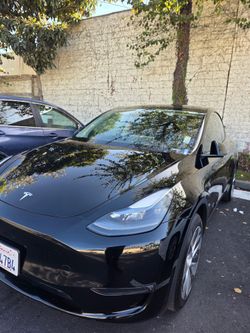 Tesla model y 2024