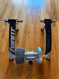 Giant fluid bike trainer