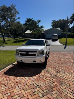 Chevrolet. Tahoe. White.