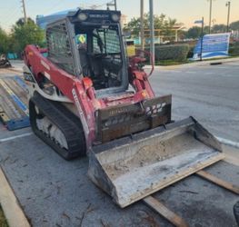 Takeuchi TL12v2-cr track skid steer