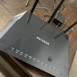 Netgear Nighthawk AC1750 WiFi Router