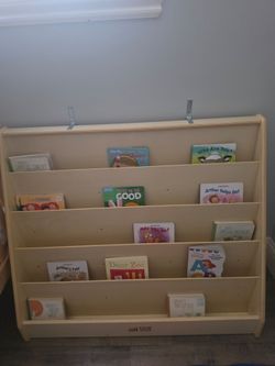 Wooden toddler bookshelf ages 2 to 4