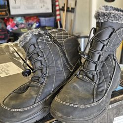 Snow Boots Size 6 kids